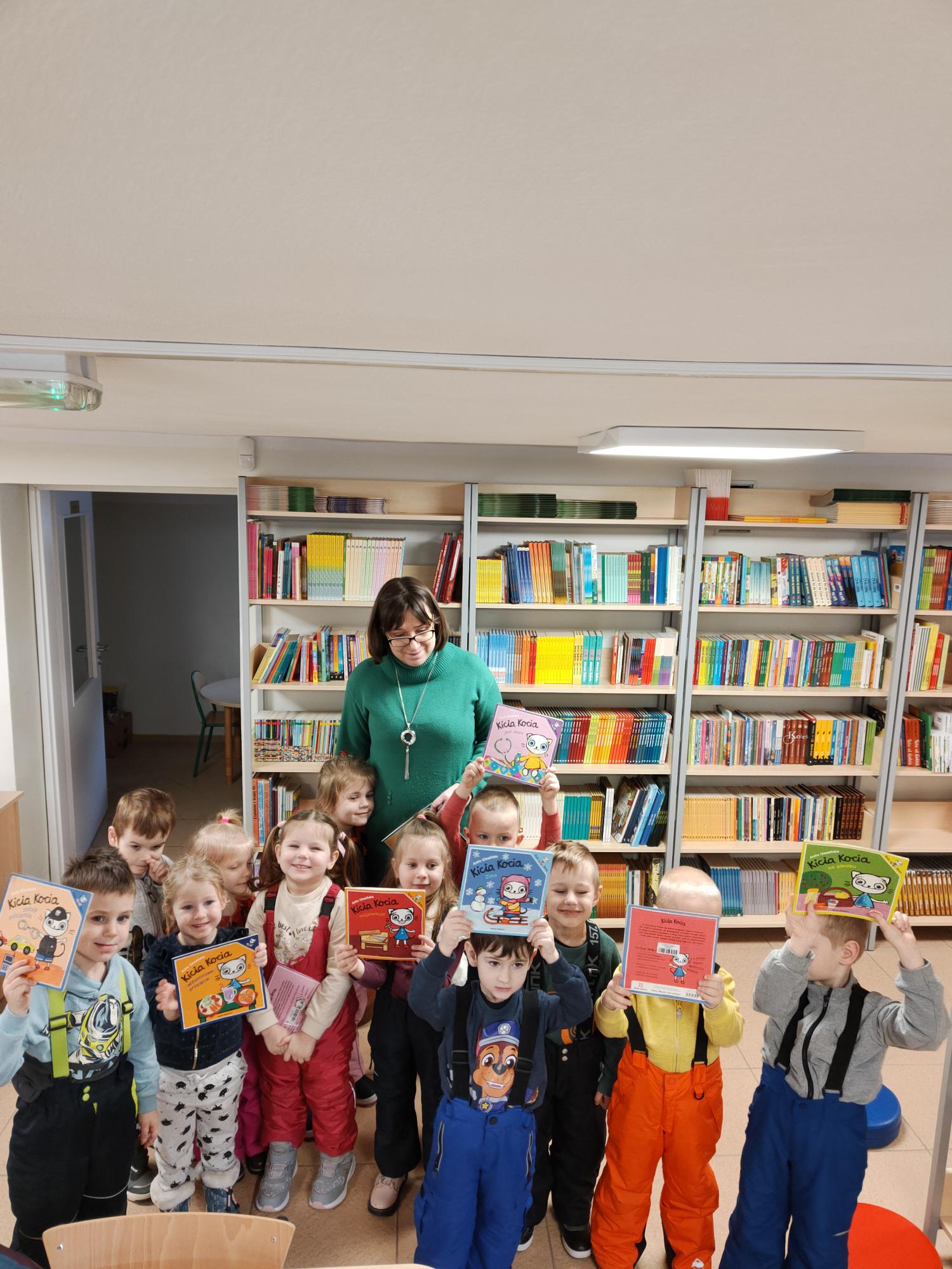 Odwiedziny w naszej bibliotece dzieci z Akademii Maluszka
