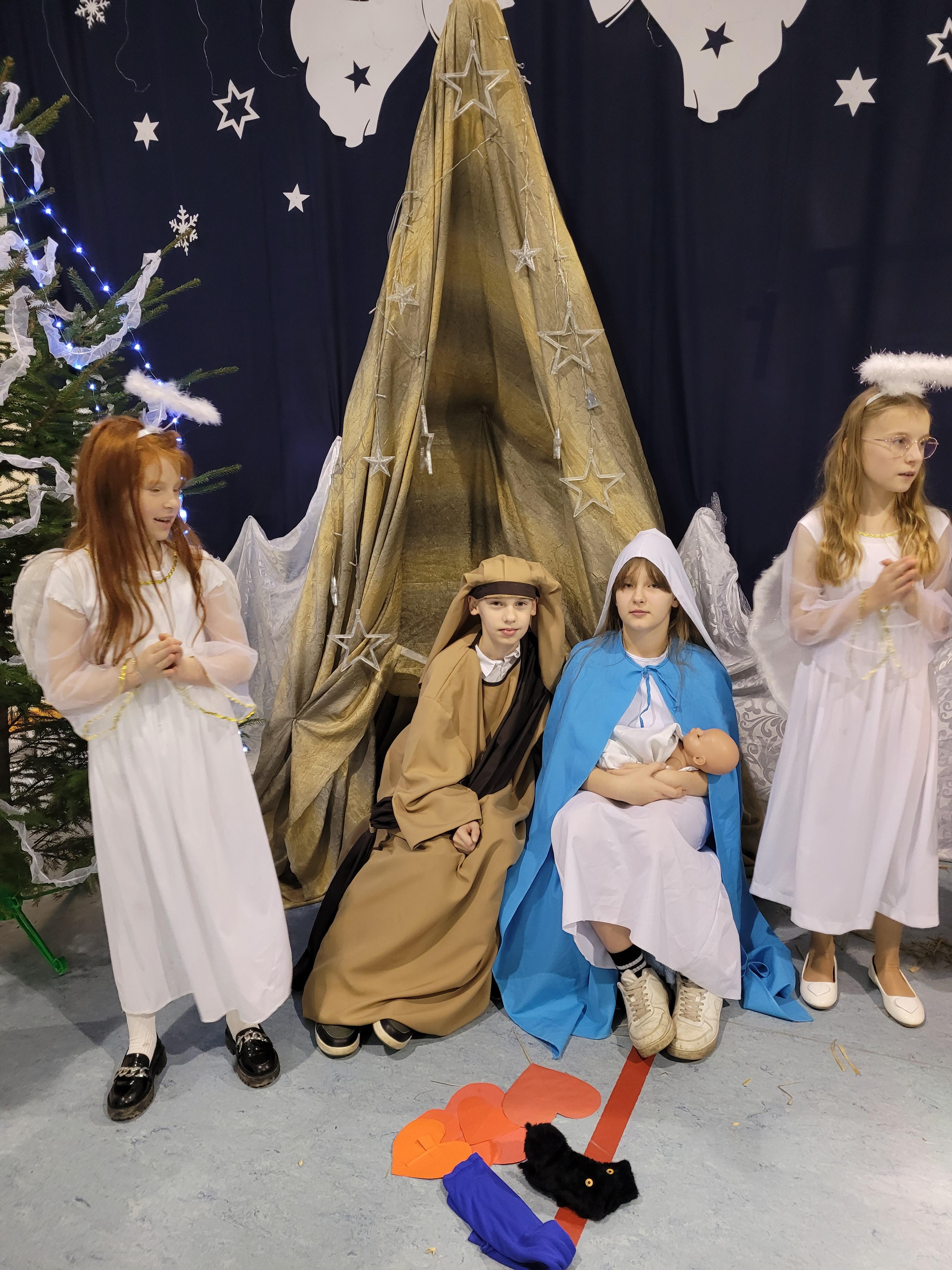 Jasełka i kiermasz ozdób świątecznych